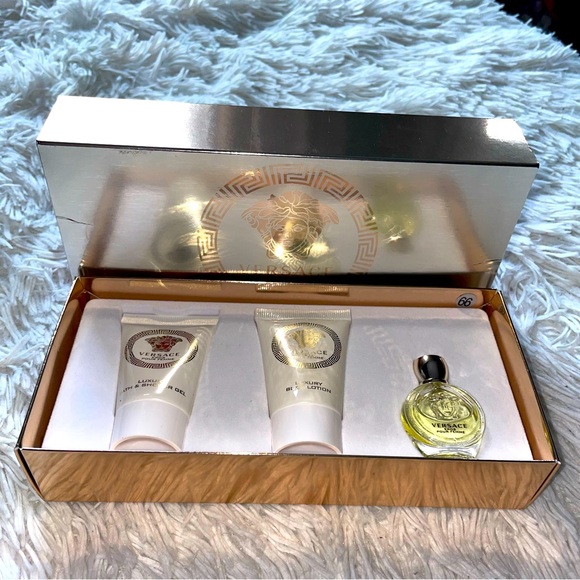New inbox, Versace travel gift set - Picture 2 of 3